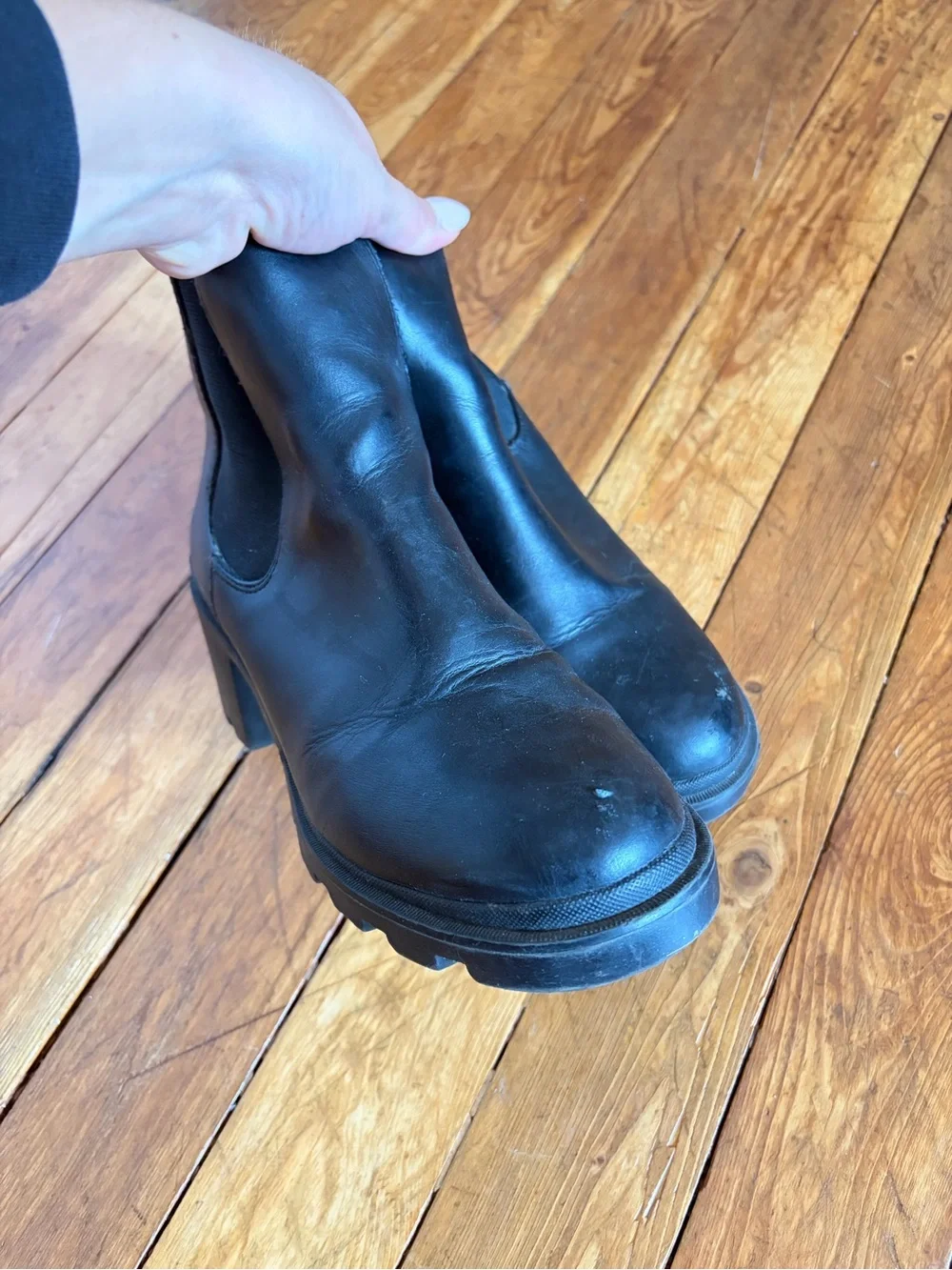 Source Unknown Black Leather Lug Sole Chelsea Booties